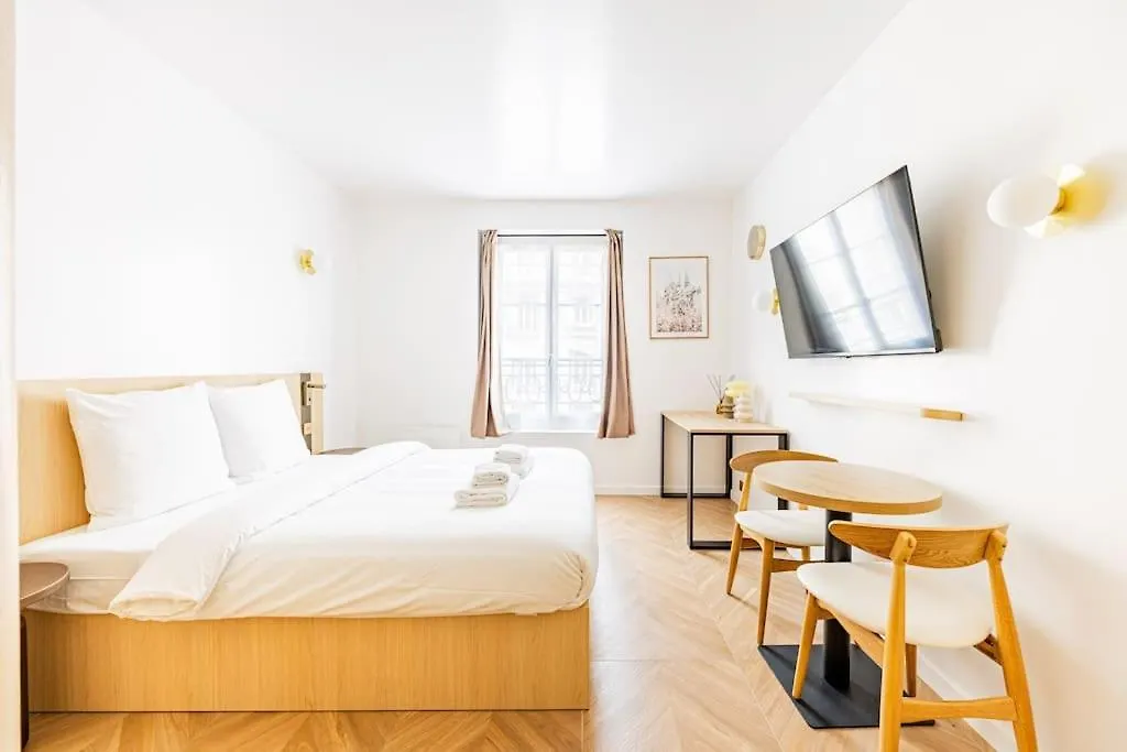 154 Suite Luxueuse-Etienne Marcel-Chatelet-Paris 3 0*, Paris France